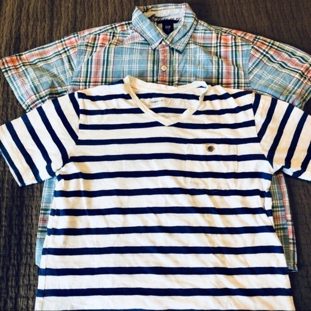 Gap Kids Bundle of 2 Boys Short Sleeve Shirts